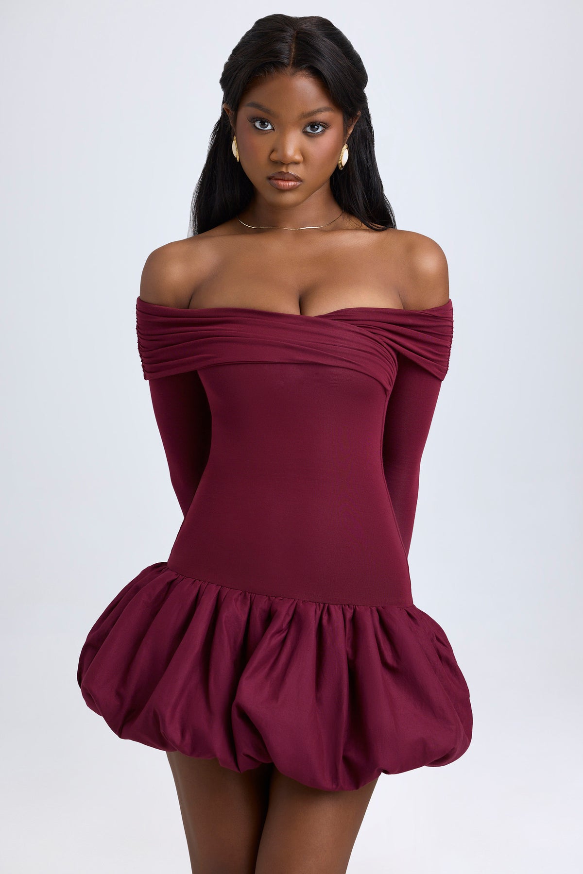 ⁣⁢Modal Off-Shoulder Minikleid mit Ballonsaum in Weinrot⁤⁣