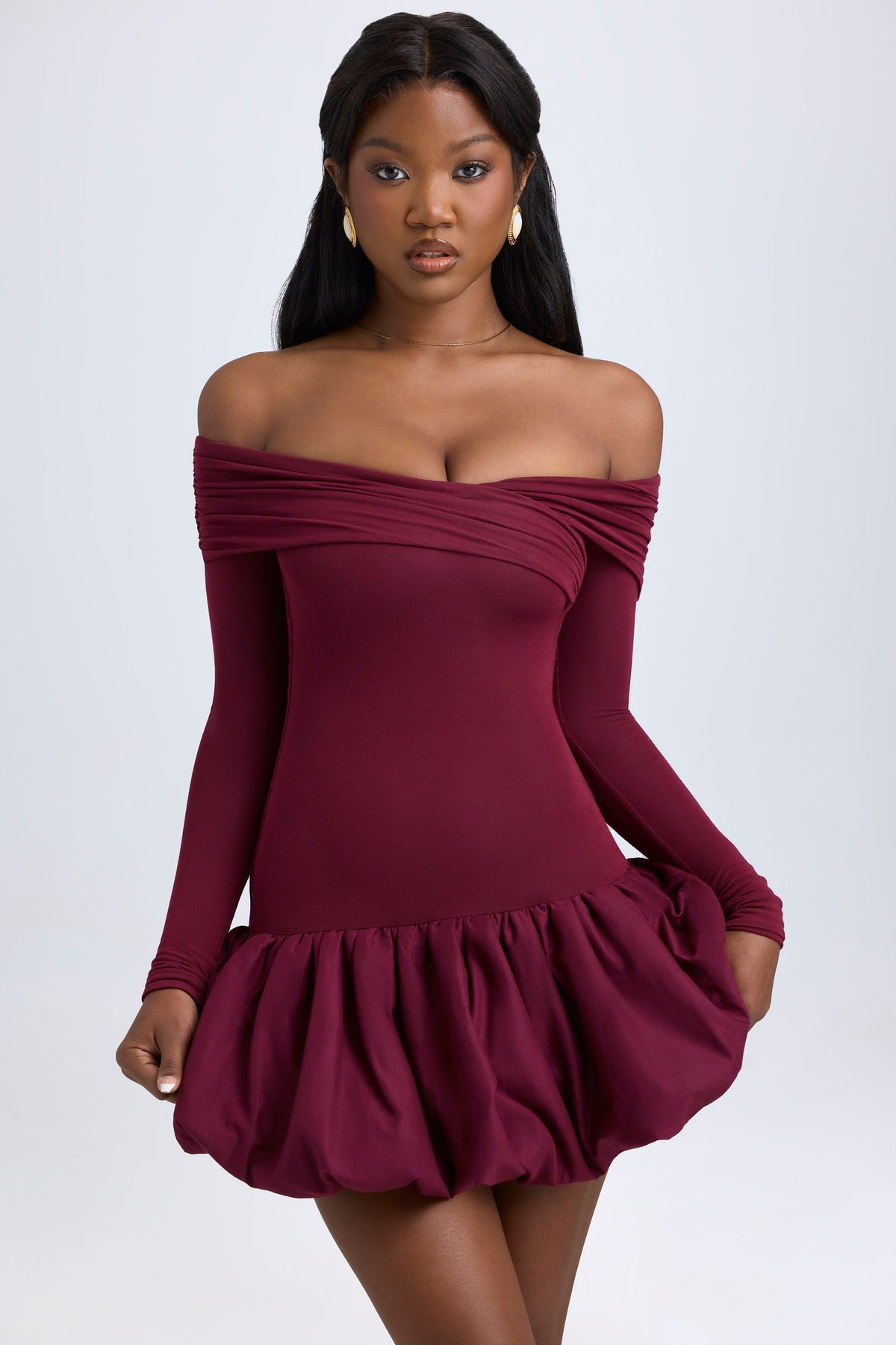 ⁣⁢Modal Off-Shoulder Minikleid mit Ballonsaum in Weinrot⁤⁣