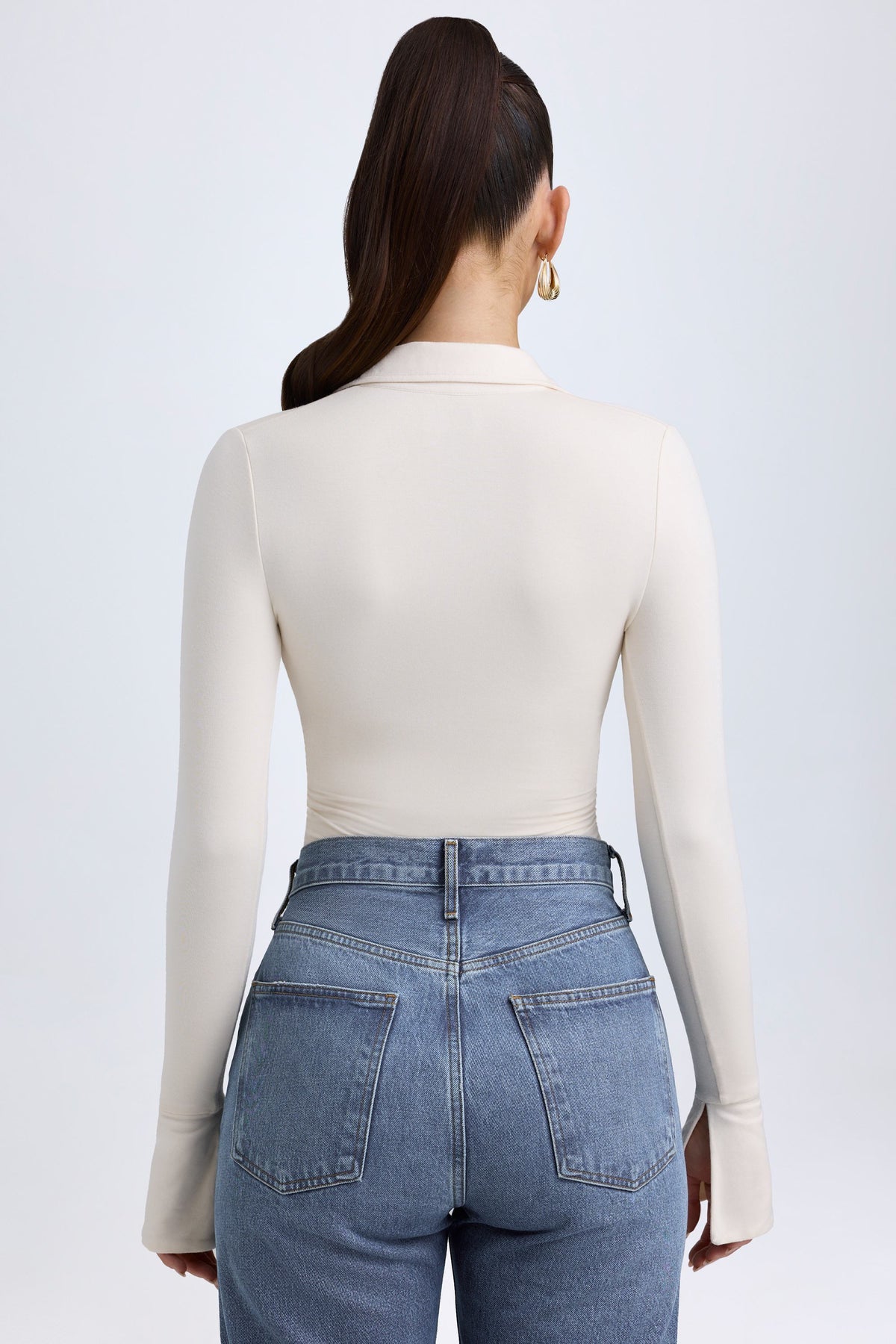 ⁣⁢Modal Bodysuit mit tiefem V-Ausschnitt in Ivory⁤⁣