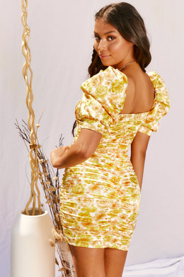 Sukienka mini z bufiastymi rękawami i kopertowym przodem w kolorze cytrynowym