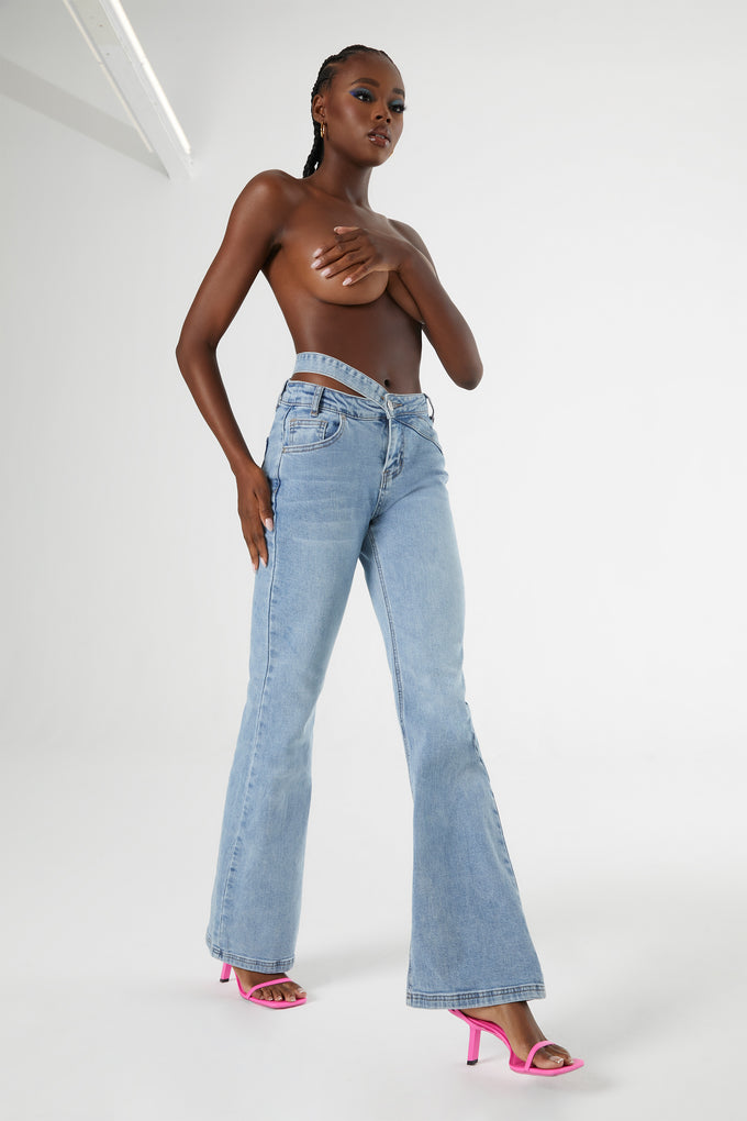Mid Rise Flared Jeans in Medium Blue Wash