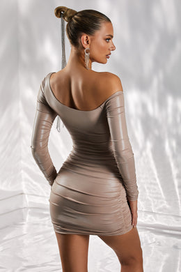 Sukienka mini z wycięciami w kolorze taupe
