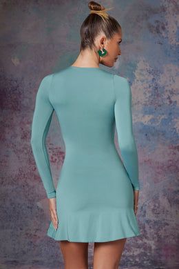 Sukienka mini z długimi rękawami i spódnicą w kształcie wodospadu w kolorze jasnoturkusowym