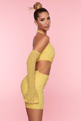 Mini-robe ornée à épaules dénudées et découpes en jaune