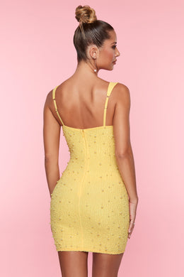 Zdobiona mini sukienka z niskim dekoltem w kolorze żółtym