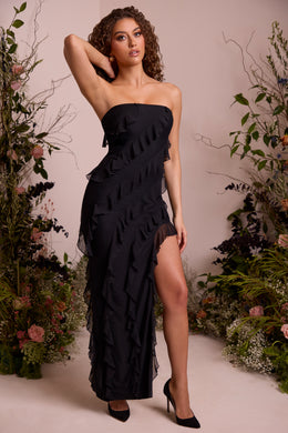 Czarna sukienka maxi z falbaną typu bandeau