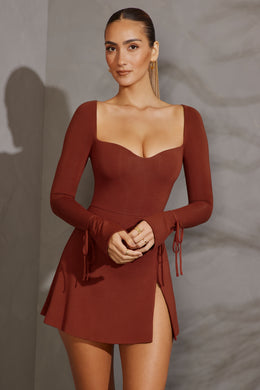 Sukienka mini o linii A z długim rękawem w kolorze cegły