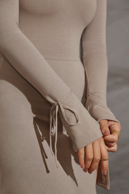 Mini-robe trapèze à manches longues en gris