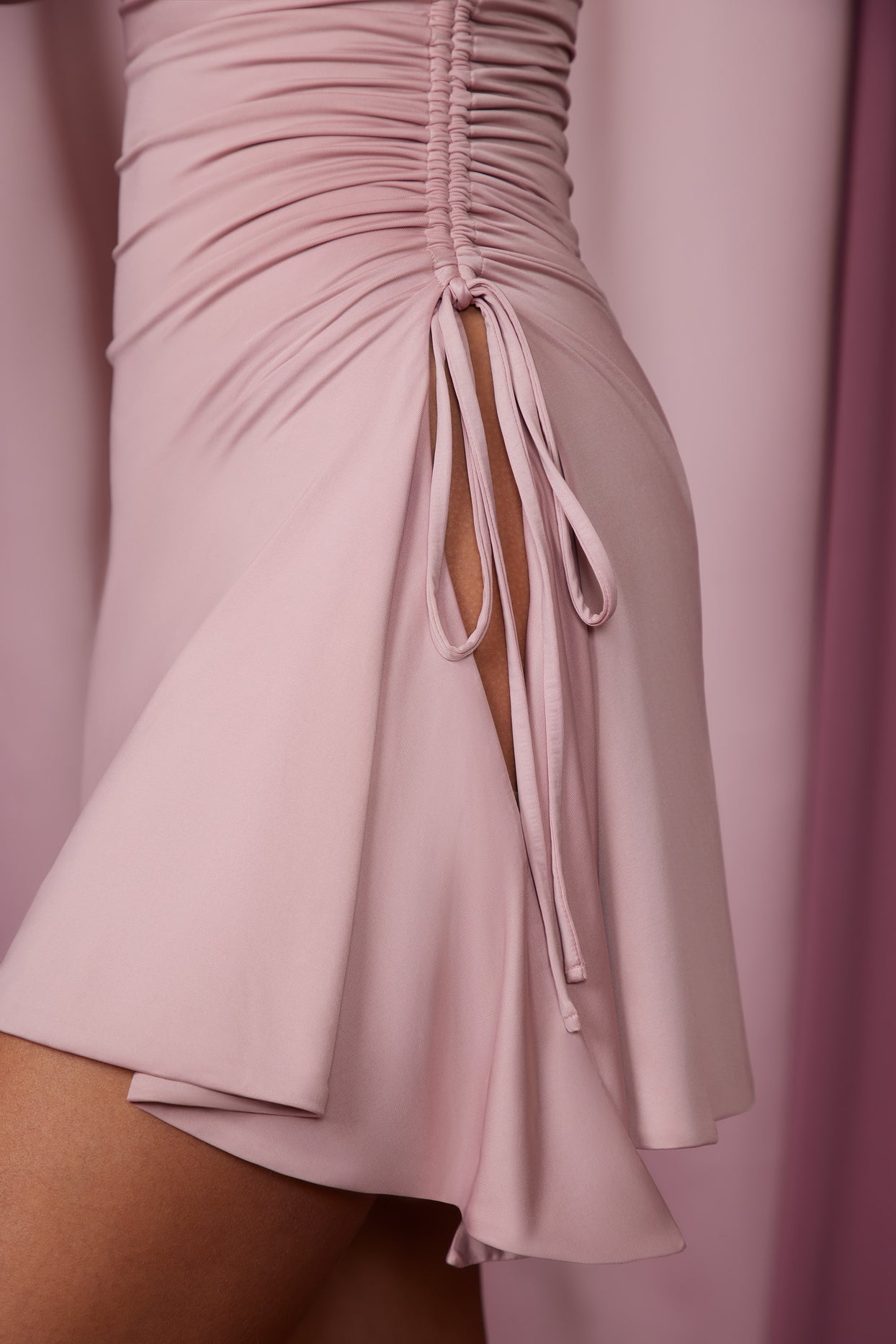 Mini-robe asymétrique à manches simples en mauve