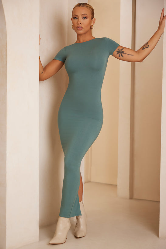 Sukienka maxi z odkrytymi plecami i rękawami Cap w kolorze turkusowym