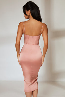 Drapowana spódnica, gorsetowa sukienka midi w kolorze różu