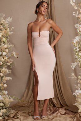 Sukienka maxi z rozcięciem i wysokim stanem do ud w kolorze różu