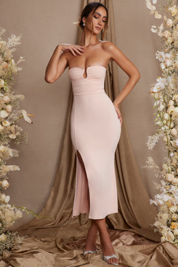 Sukienka maxi z rozcięciem i wysokim stanem do ud w kolorze różu