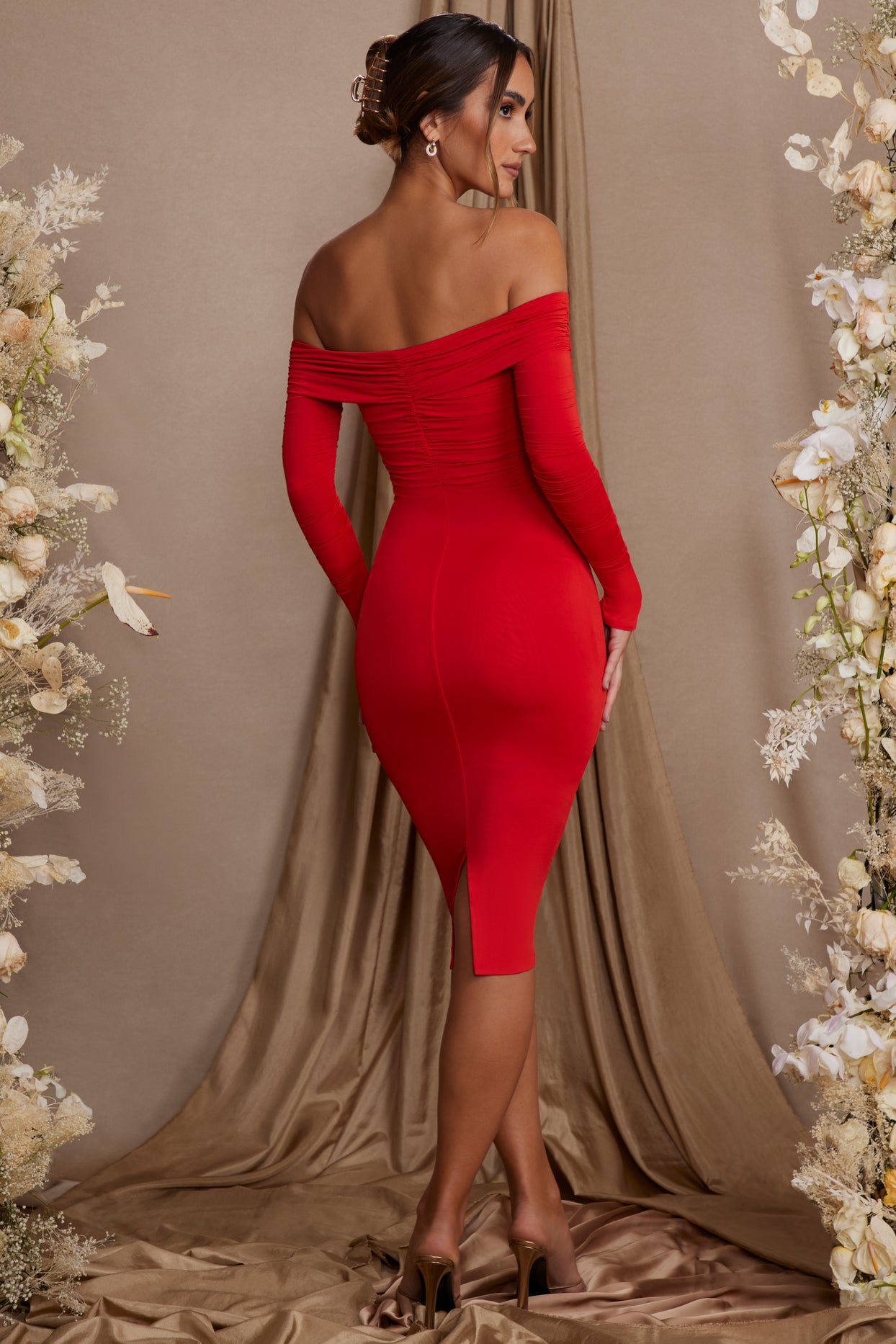 Sukienka midi z długim rękawem i dekoltem bardot w kolorze czerwonym