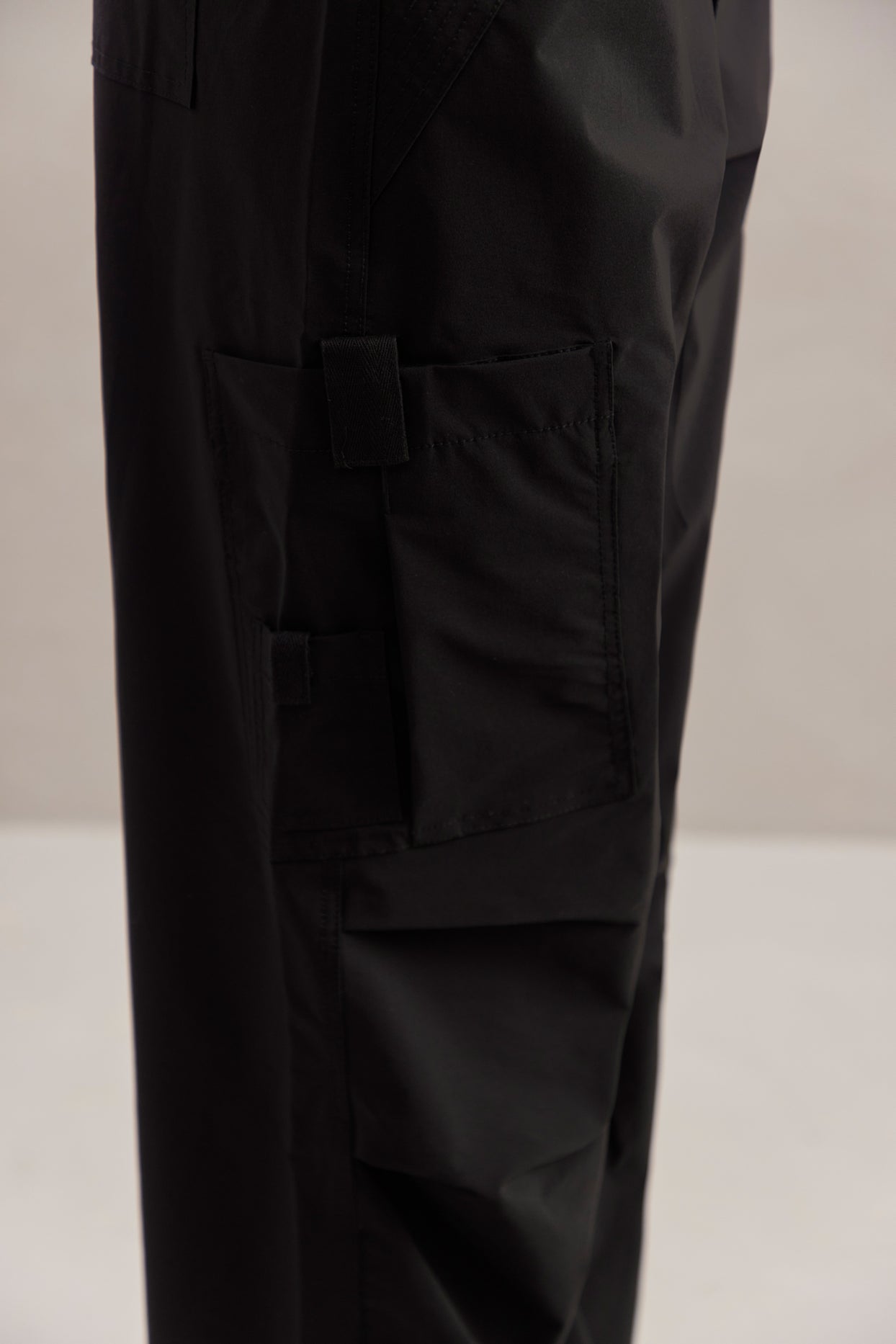 Petite Wide Leg Cargo Trousers in Black