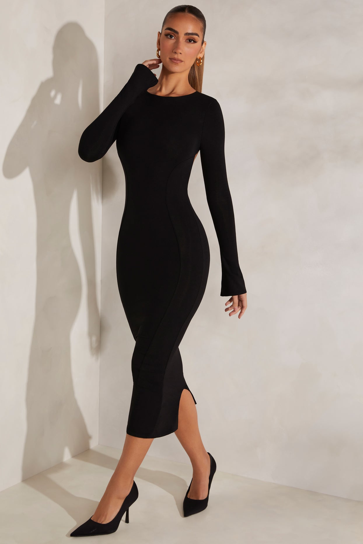 Sukienka Midaxi z długim rękawem i odkrytymi plecami w kolorze czarnym