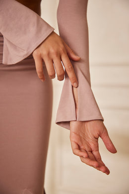Krótki top z długim rękawem i zawijanym przodem w kolorze fioletowo-fioletowym