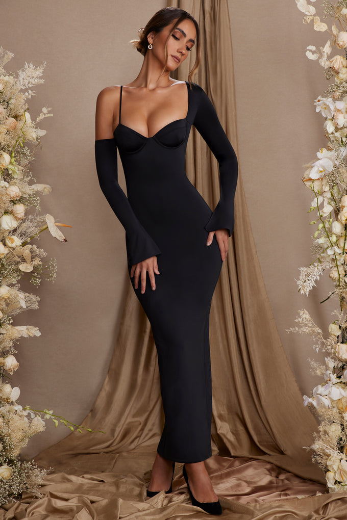 Sukienka maxi z długim rękawem i odkrytymi ramionami w kolorze czarnym