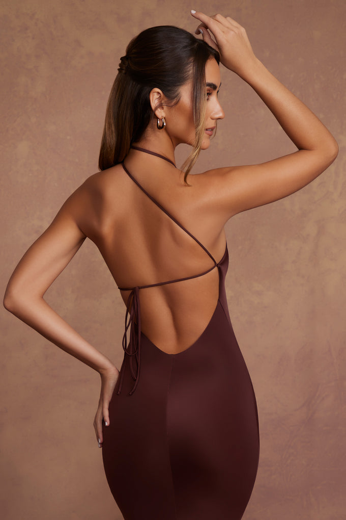 Sukienka Midaxi z zabudowanym dekoltem i odkrytymi plecami w kolorze brązowym