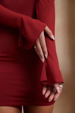 Sukienka mini z odkrytymi ramionami w kolorze czerwonym