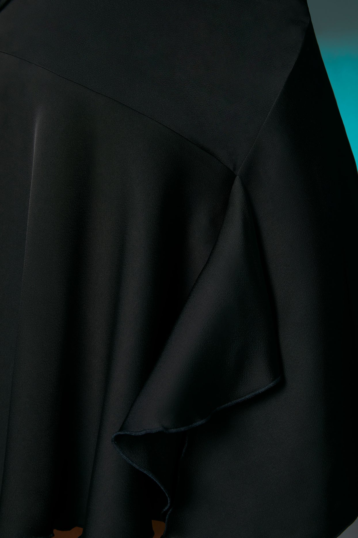 Sukienka mini z dekoltem typu halter w kolorze czarnym