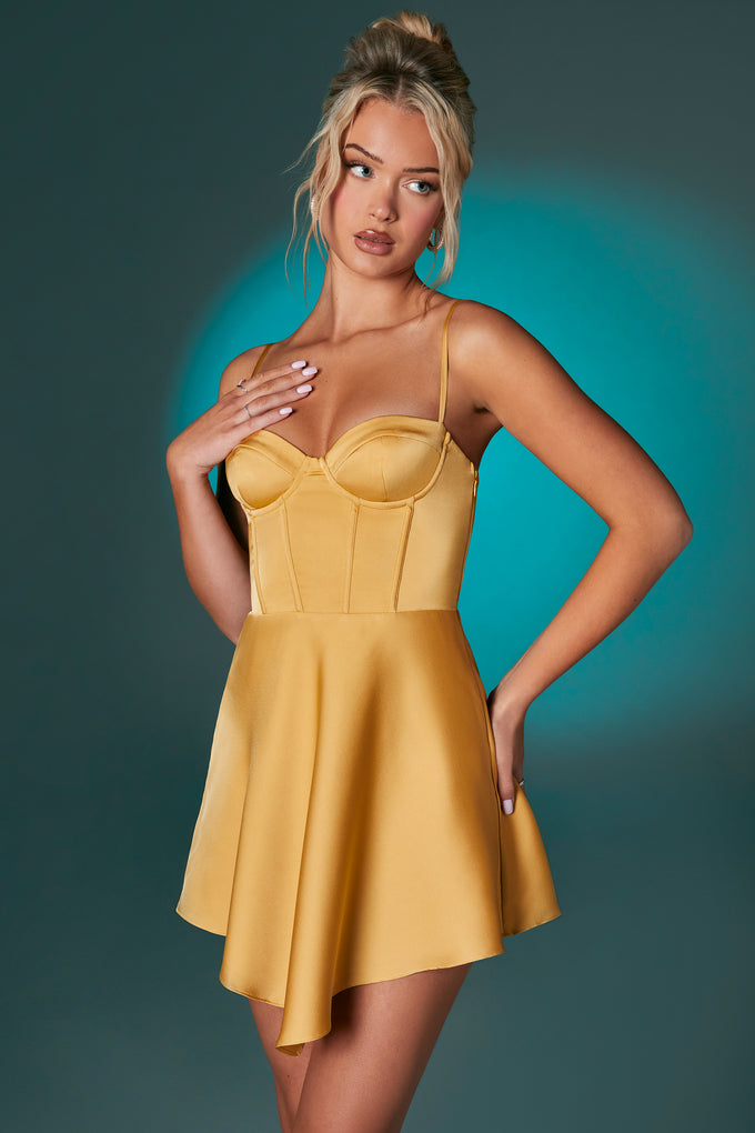 Złota sukienka mini z gorsetem i asymetrycznym dołem