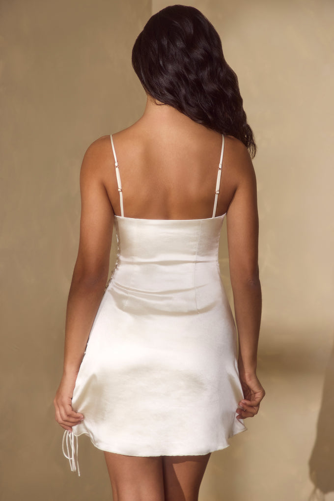 Koronkowa sukienka mini o linii A w kolorze złamanej bieli