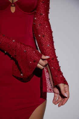 Zdobiona sukienka maxi z rozcięciami po bokach w kolorze czerwonym