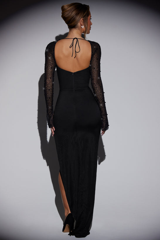Czarna sukienka maxi ze zdobionymi rozcięciami po bokach