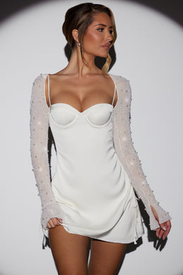Biała sukienka mini o linii A, z długimi rękawami, zdobiona