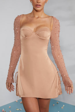 Mini-robe trapèze ornée à manches longues en beige