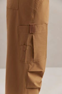 Spodnie cargo z szerokimi nogawkami w kolorze brązowym