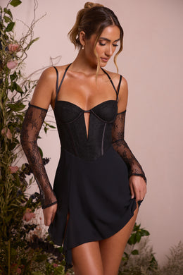 Sukienka mini o linii A z koronkowymi rękawami w kolorze czarnym