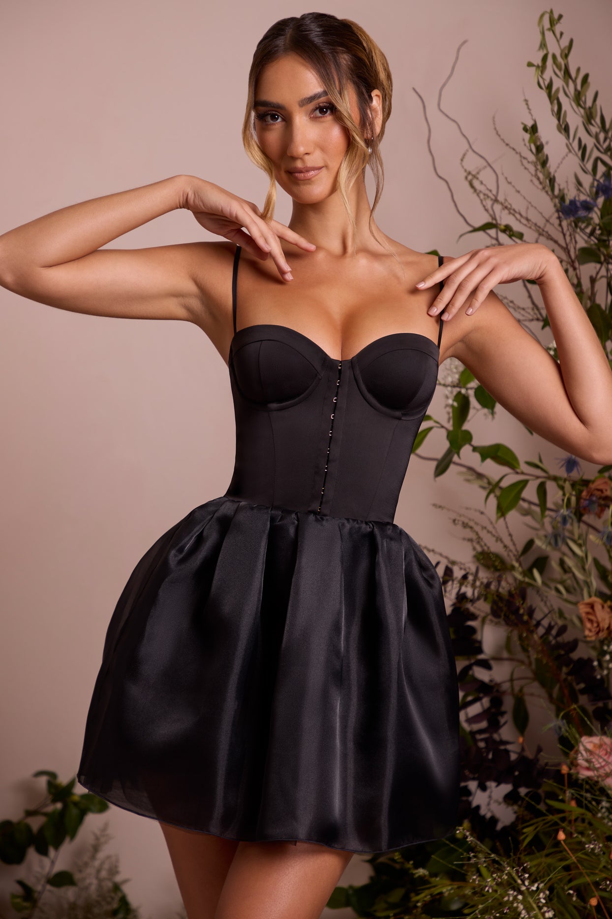 Mini-robe corset jupe en tulle en noir