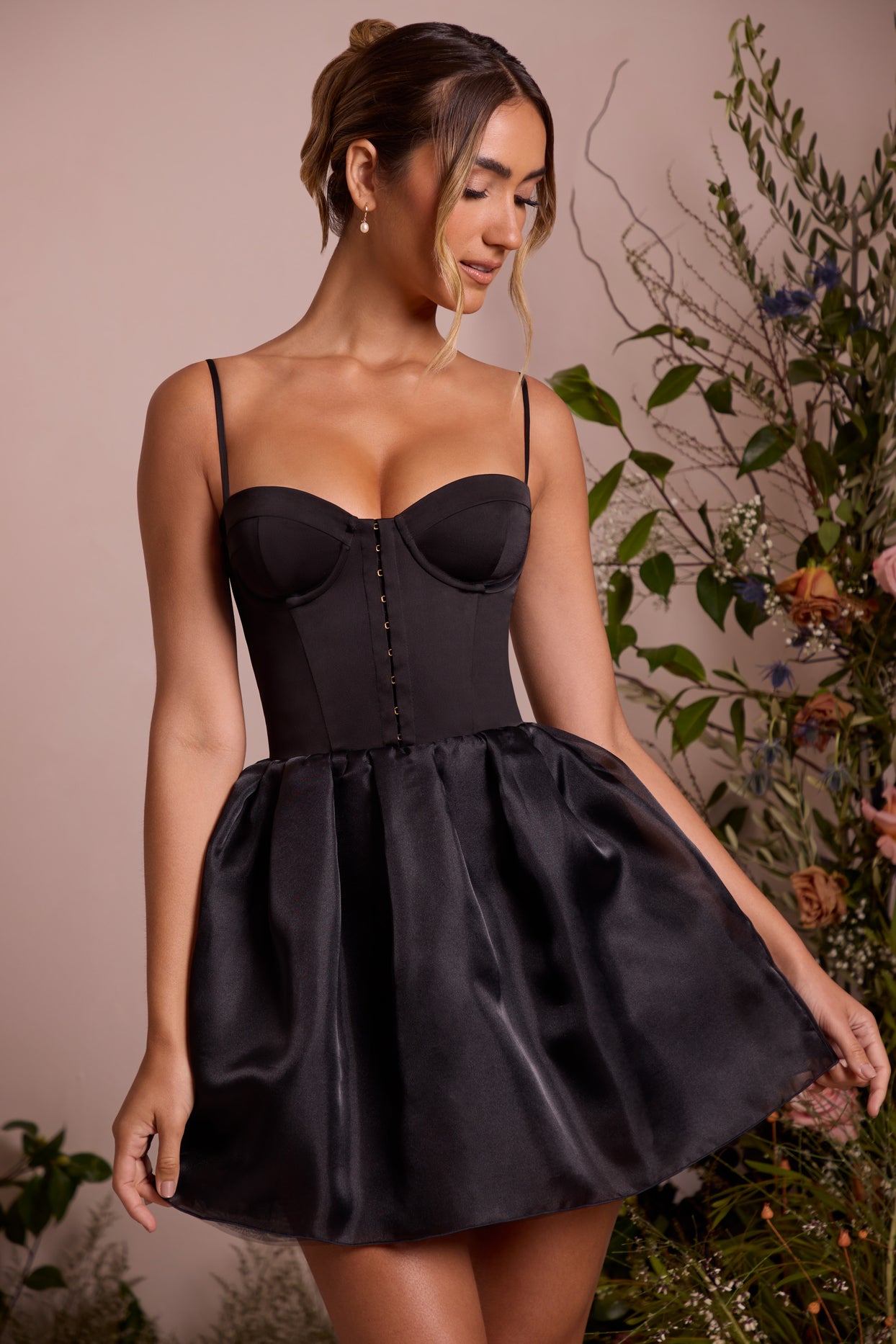 Tiulowa spódnica gorsetowa mini sukienka w kolorze czarnym