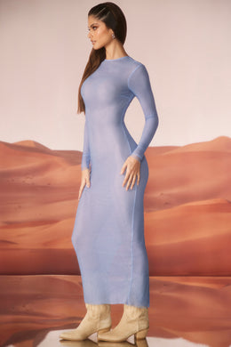 Ozdobiona sukienka maxi z długim rękawem w kolorze niebieskim