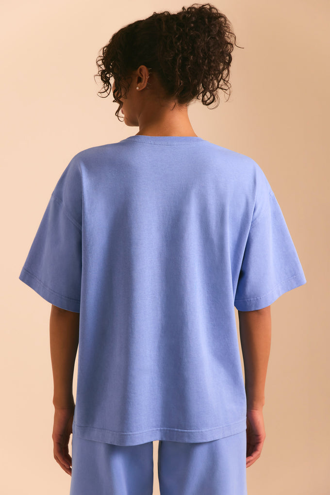 Oversize'owy T-shirt z krótkim rękawem w kolorze błękitu cerulean