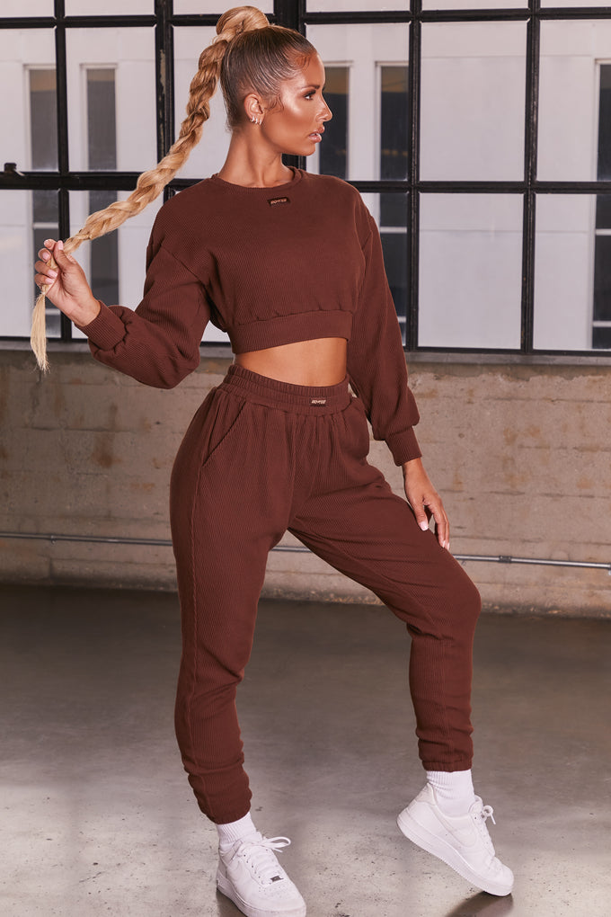 Ribbed Cropped Oversized Sweatshirt in Chocolate Brown
