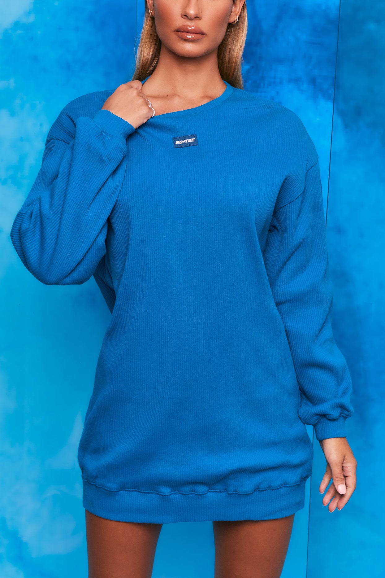 Recover Prążkowana bluza o przedłużonym fasonie w kolorze niebieskim