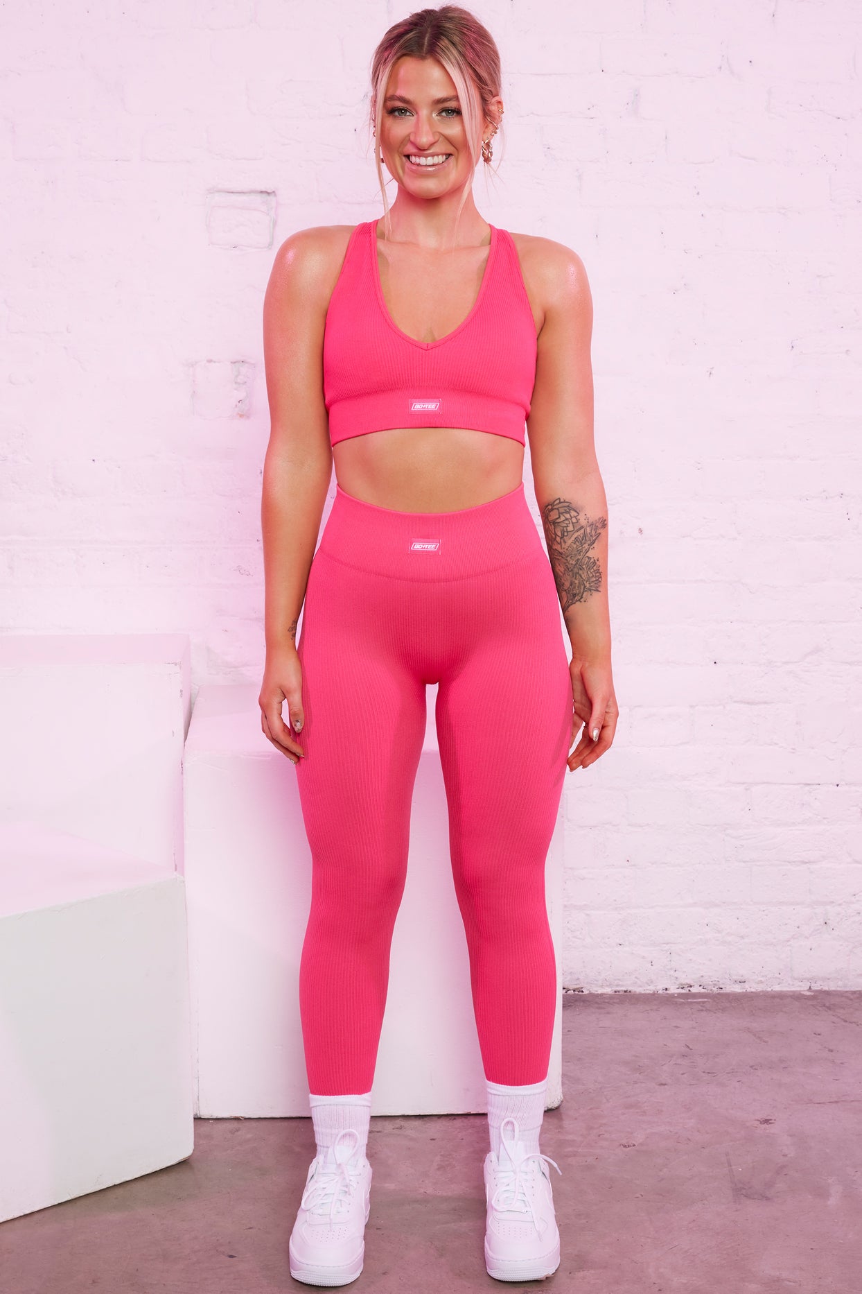 Be The Best Ribbed Plunge Neck Sports Bra in Hot Pink