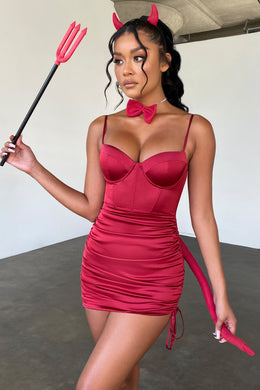 Marszczona asymetryczna satynowa mini sukienka w kolorze czerwonym